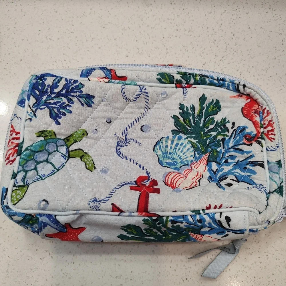 Vera Bradley Shore Thing Makeup Bag Zipper Handle Blie Coastal Turtle Shell Fish